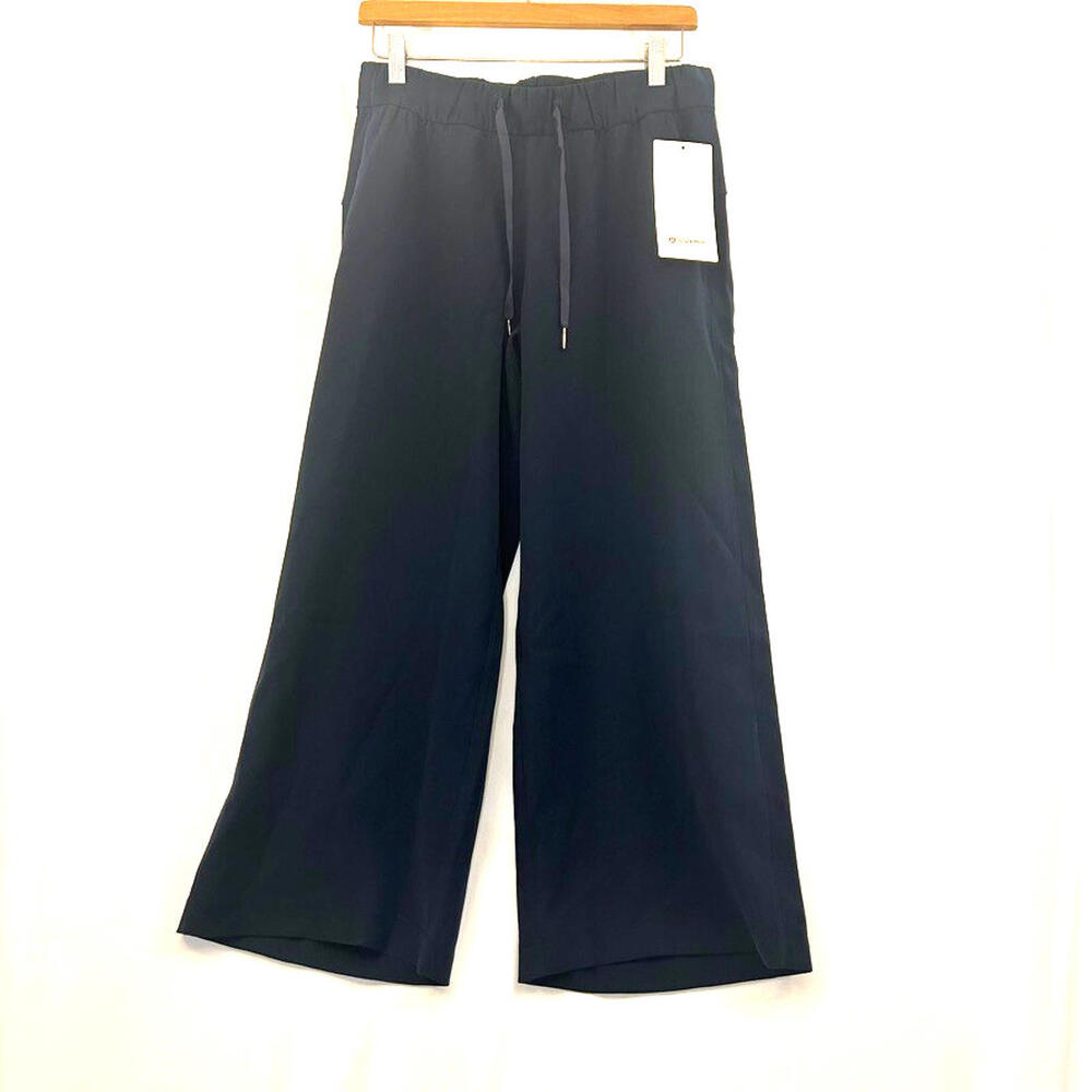 Lululemon On The Fly Wide Leg 31 Pant Woven Size 6 True Navy - NWT